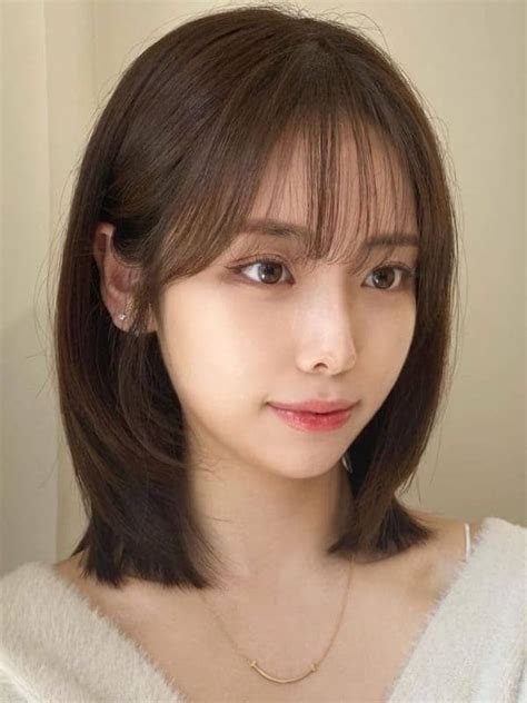 sleek shoulder length hair with wispy bangs korean hairstyle medium shoulder length shoulder