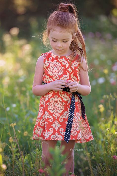 Vogue Enfants Daffodils And Dandelions In The Secret Garden Of