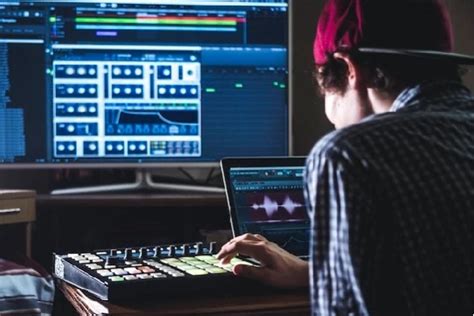 .mendorong pemanfaatan teknologi digital untuk mengembangkan ekonomi kreatif di era industri 4.0. Satu Harapan: Saatnya Musisi Kreatif Juga Adaptif Dengan ...