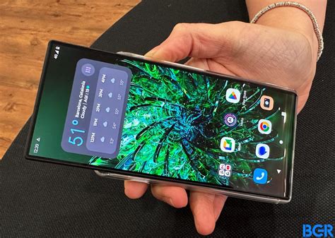 Hands On With Motorolas Rollable Oled Concept Phone Trendradars