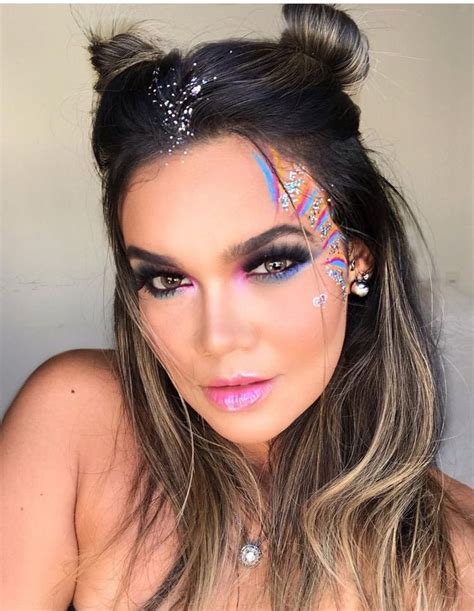 15 Ideias De Maquiagem Com Glitter Para O Carnaval 2020 Maquiagem