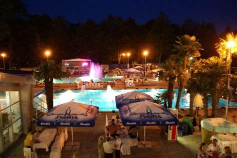 Voda, ktorou sú bazény napúšťané, je totiž nielen termálna, ale v prvom rade liečivá. Spa & Aquapark Turčianske Teplice