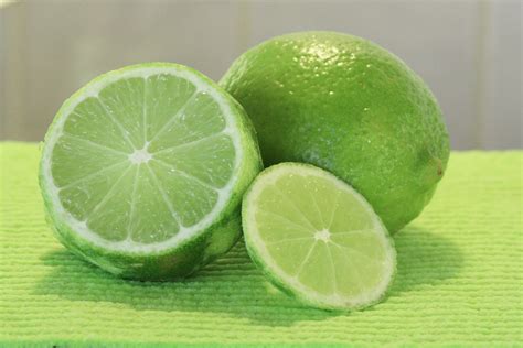 3840x2160 Wallpaper Lime Citrus Aurantiifolia Fruit Green Color