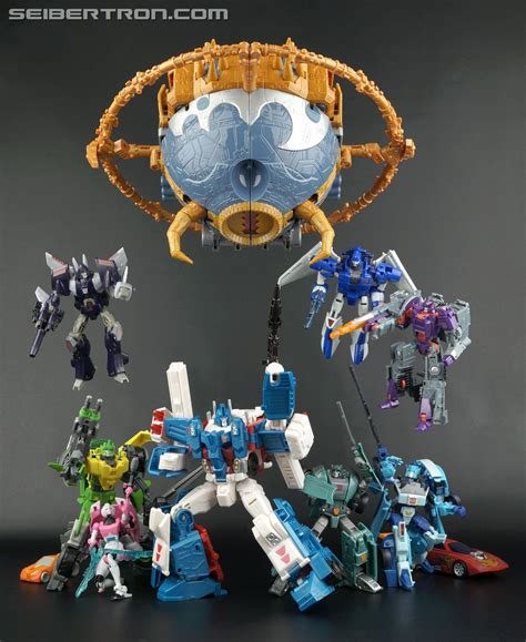 Transformers Generations Combiner Wars Ultra Magnus Toy Gallery Image