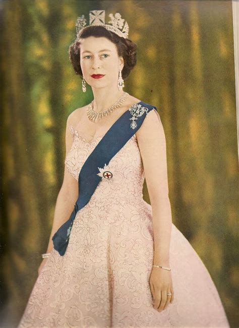 33 Best The Queen Of England Images On Pinterest Queen Of England
