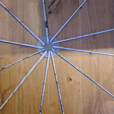 Lege faden c über faden a in die mitte. Korb flechten aus Papier | Mama Rausch