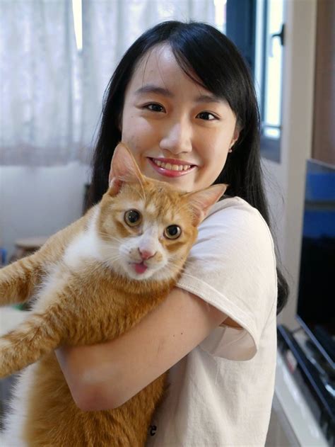 Medias and tweets on jannellerleung ( 梁凱晴 leung jannelle rosalynne ) ' s twitter profile. 【區議會選舉】觀塘月華區社區主任梁凱晴遇襲 - 癲狗日報