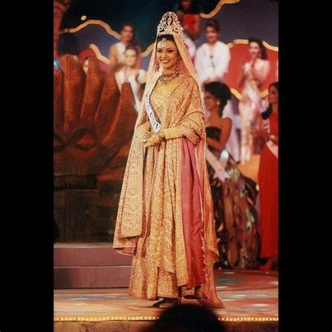 Having no extra money to spare, she and her mother went to sarojini market in new delhi to purchase cloth that would later be used to stitch her winning miss india gown. Sushmita Sen - India - Miss Universe 1994 | Miss india ...