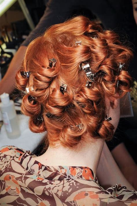 Pin Curls Fast Easy Anywhere Anna Sui Retro Hairstyles Hairstyles