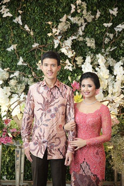 Discover more posts about baju kemeja couple. Baju Kemeja Lamaran Couple - Tampil Keren Dan Serasi ...