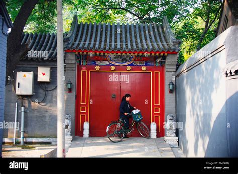 Red Door Of Hutong Courtyard House Beijing China Stock Photo