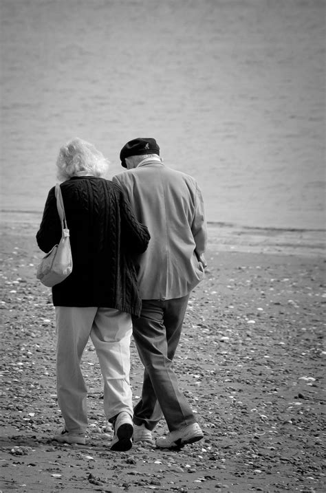 Old Couples In Love Aesthetic Couple Aesthetic Old Couple In Love