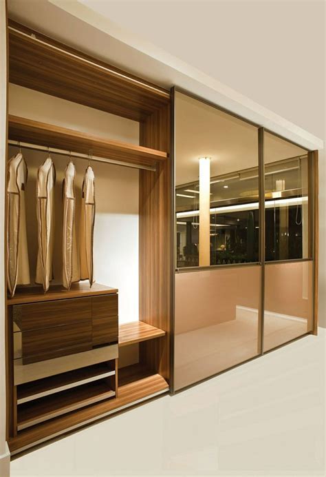 Vidro Reflecta Designs de quarto Design de closet Design de armário