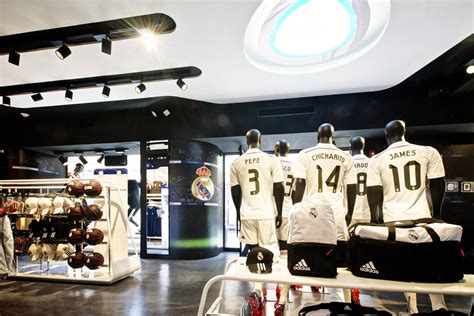 Real Madrid Official Store Mobili