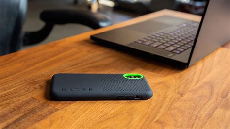 Razer Arctech Iphone Case Gets All Science Sy With New Thermal Cooling
