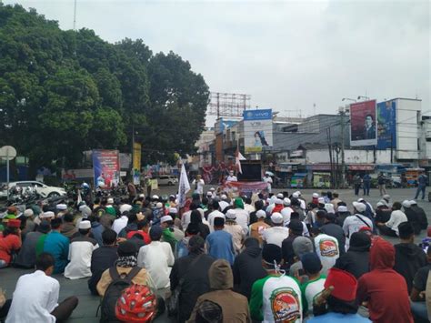 Berikut catatan lengkap denny siregar: Ratusan Warga Gelar Aksi Minta Polisi Tangkap Denny ...