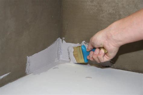 Badezimmer abdichten mit System - Bauhandwerk