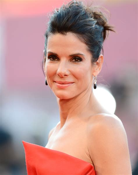 A Timeline Of Sandra Bullocks Best Beauty Looks From “speed” To “the