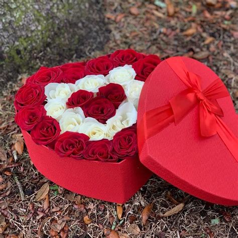 Romantic Redwhite Heart Hatbox Our Flower Gallery