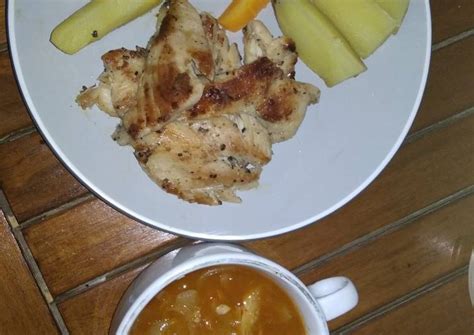 Siapkan wajan teflon, panaskan terlebih dahulu. Resep Steak ayam panggang teflon oleh Ari Hindriyani Ari ...