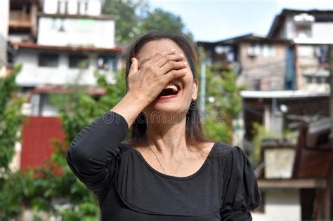 Äldre Filipina Female Senior Saluting Arkivfoto Bild Av Vuxen Asiatisk 132226108