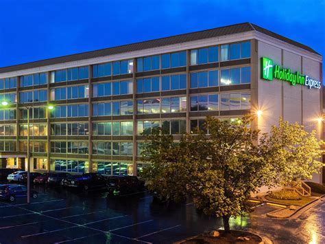 While staying at holiday inn express neunkirchen, visitors can check out bliesterrassen (2.3 mi), which is a popular neunkirchen attraction. Holiday Inn Express Charleston-Civic Center Hotel by IHG