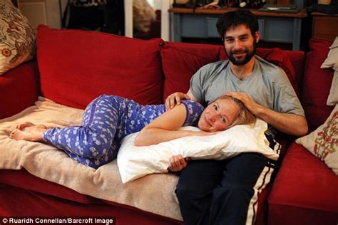 New York Woman Pays Hundreds Of Dollars To Cuddle Strangers Daily Mail Online
