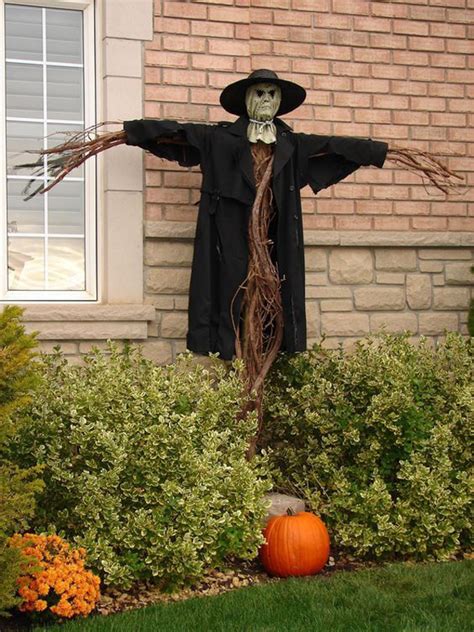 Outdoor Halloween Decor With Scary Scarecrow Man