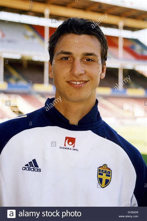Zlatan'ın babası müslüman, annesi ise hıristiyandı. ZLATAN IBRAHIMOVIC Fußball Schweden bereit für ihre erste ...