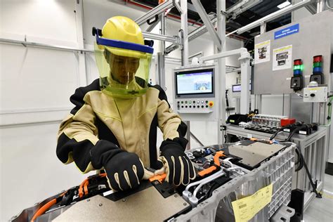 Production Of High Voltage Batteries At The Dräxlmaier Plant For The