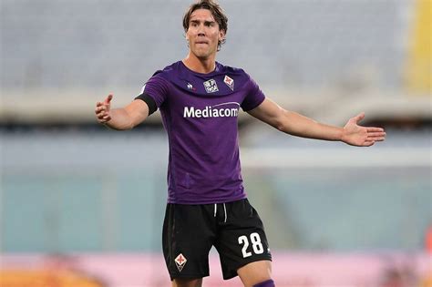 He has spent three seasons in the italian league and has made 30 or more appearances for. Calciomercato Fiorentina, Vlahovic blindato: rinnovo ad un ...