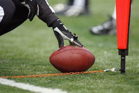 15 Funny Football Quotes To Get You Pumped For The 2015 ...