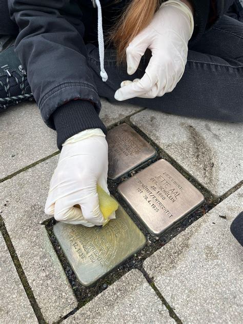 Stolpersteine Rabbit Radio