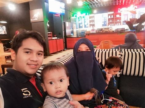 Mereka pun sama sahaja macam kita; Tak Nak Susahkan Isteri Berpantang, Suami Bawa Bayi Check ...