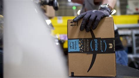 Does amazon logistics deliver on sunday? Amazon offers its workers $10K if they quit their jobs ...