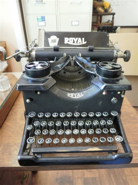 Antique 1918 Royal 10 Typewriter