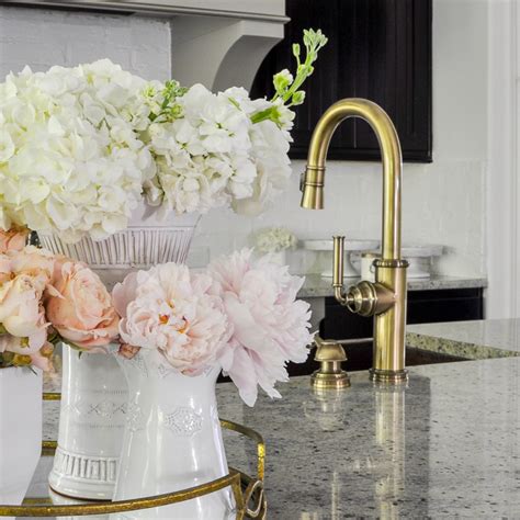 Continue reading minimalist gold decor. Kitchen Update With Gold Accents - By Decor Gold Designs