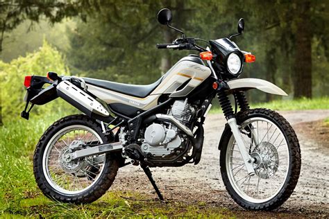 Newb rider review on an awesome beginner bike for dual sport or supermoto. 2018 Yamaha XT250 Buyer's Guide | Specs & Price