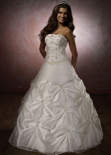 Wedding dresses & bridesmaids inspiration! BEAUTIFUL DRESS DESIGN: famous wedding dress