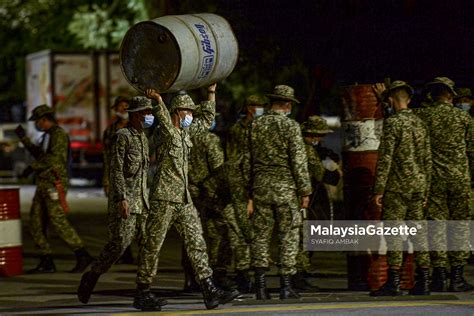 Full/pertunjukan tentara malaysia di hari kemerdekaan/tank dan jet tempur. Tentera ATM di Taman Wilayah Selayang