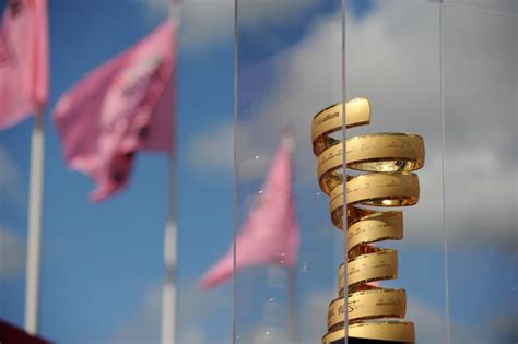 Giro d'italia official profile / profilo ufficiale del giro d'italia amore infinito. Giro d'Italia Stage 17: Peters wins, Carapaz extends lead ...