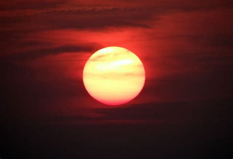 Gambar Alam Cahaya Bercahaya Langit Sinar Matahari Matahari Terbit Matahari Terbenam
