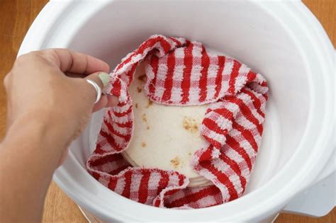 How to warm up your food. How to Use a Crock-Pot to Keep Tortillas Warm | LIVESTRONG.COM