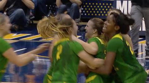 highlight oregon women s basketball scores 8 points in final 11 seconds to beat cal youtube
