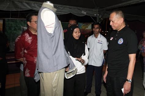 Menaiktaraf dan mengurus bangunan penginapan majlis daerah tumpat dan persekitaran sebagai sebuah resort dan pusat rekreasi dengan jenama geting beach resort. Majlis Perasmian Daerah Bentong, Pahang sebagai Destinasi ...
