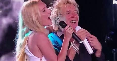 Rod Stewart Duets With His Daughter Ruby On His Most Famous Song