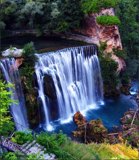 35 Amazing Photos Of Waterfalls