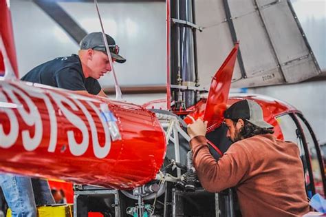 How To Choose The Right Aircraft Maintenance School Suu