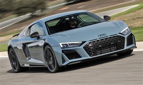 Continuous air vents, the oval exhaust tailpipes and the noticeably larger rear diffuser underscore the vehicle's sporty character. DRIVEN: Audi R8 V10 Performance quattro S-Tronic - CAR ...