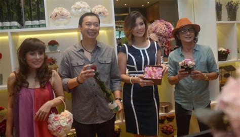 Gambar bunga matahari dari plastik murah 50 daftar harga bunga matahari bunga plastik 2019 terbaru bunga matahari bunga plastik bunga gambar bunga matahari. Baru 50+ Bunga Mawar Asli Tahan Berapa Lama, Gambar Bunga
